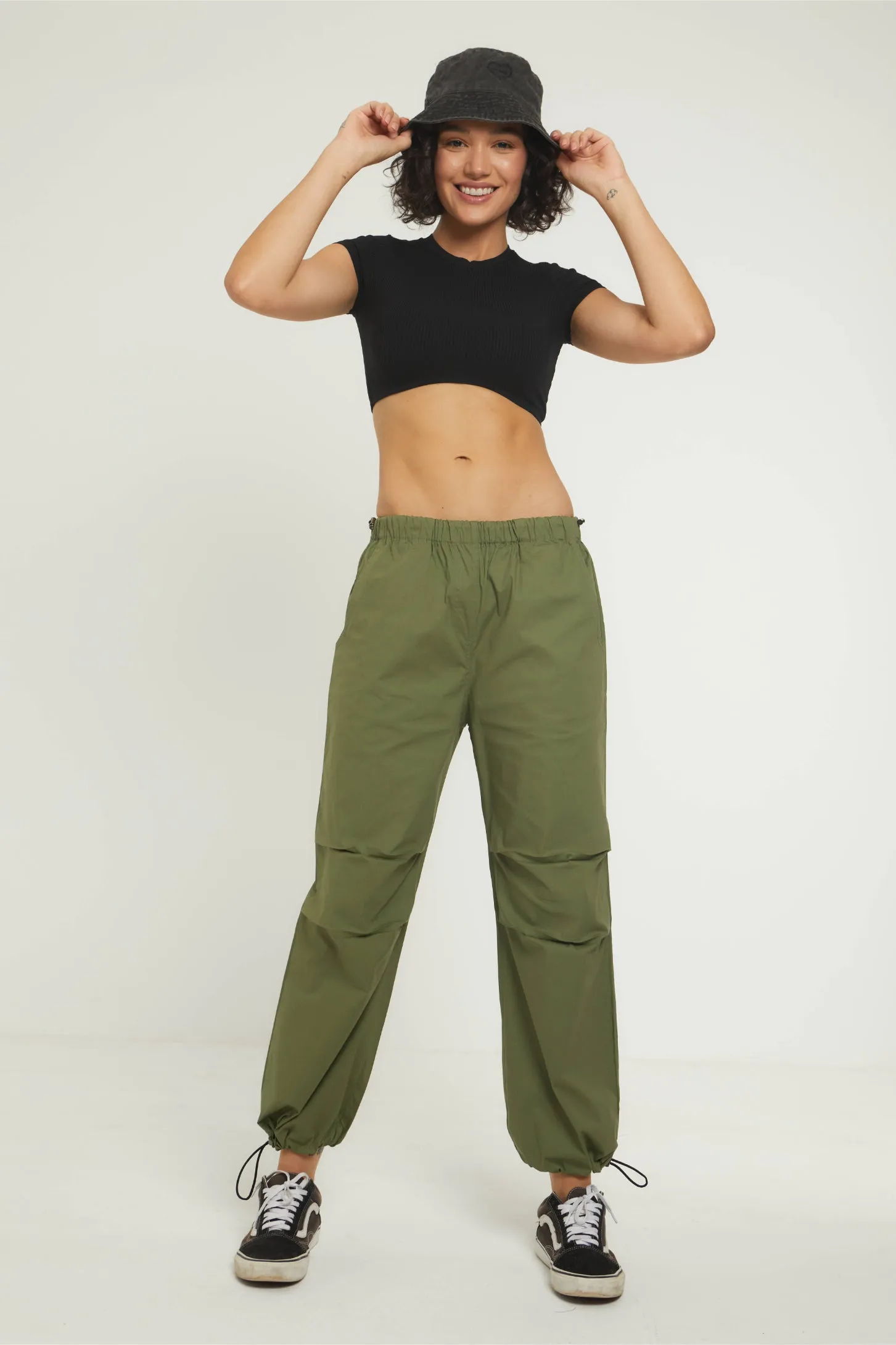 EVERYDAY PARACHUTE PANTS - GREEN