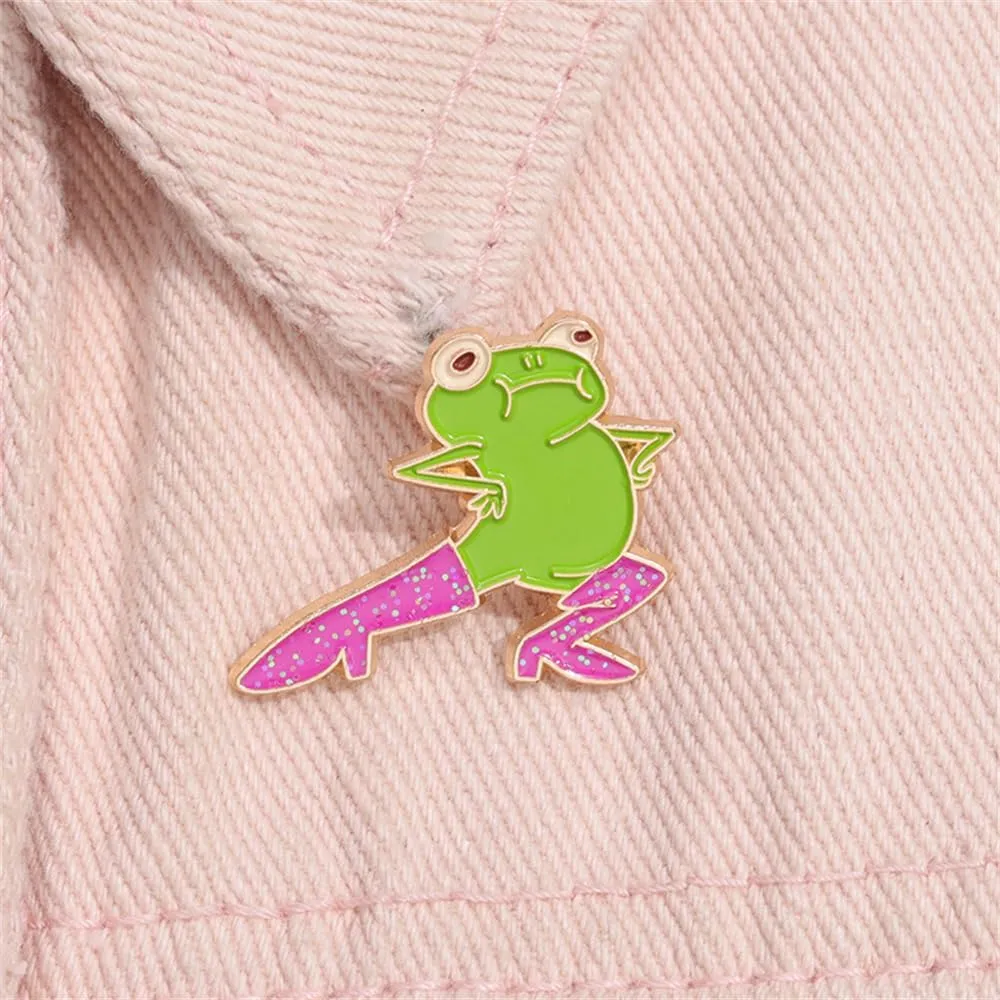 Funny Frog Brooch Cartoon Frog Novel Brooch Pins Cute Enamel Pins Backpacks Badges Hats Jackets Accessory for Women Girls