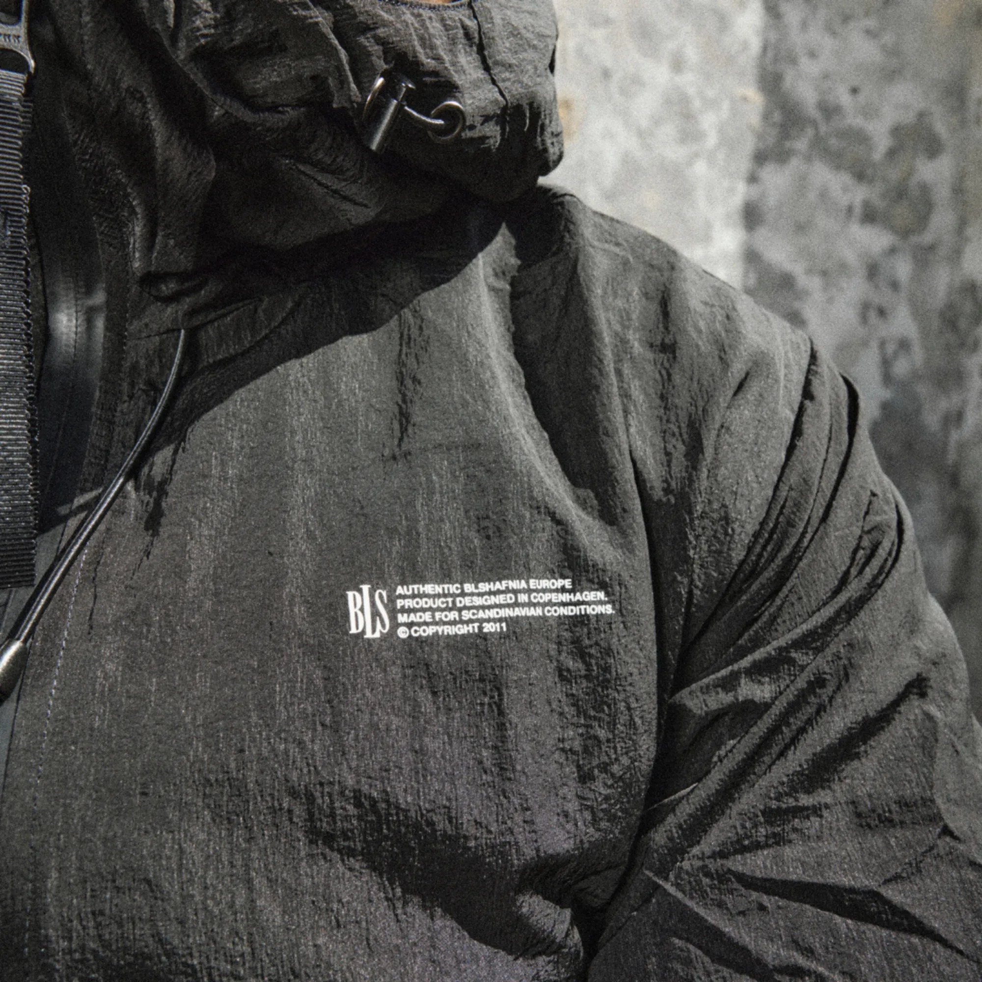 Olympus Crisp Windbreaker - Black