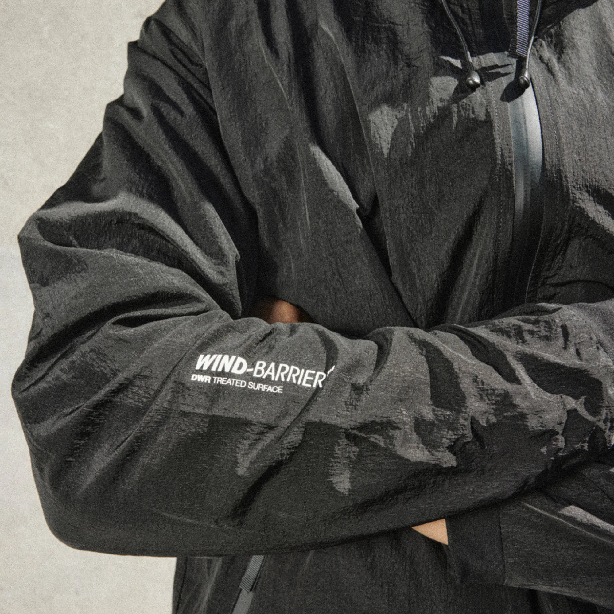 Olympus Crisp Windbreaker - Black
